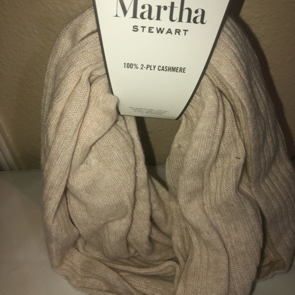 Martha Stewart 2-ply‎ cashmere luxury Beige infinity plush winter scarf new - Picture 4 of 9